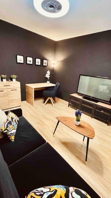 Moderny Apartman S Parkovanim Bratislava Esterno foto