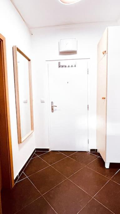 Moderny Apartman S Parkovanim Bratislava Esterno foto