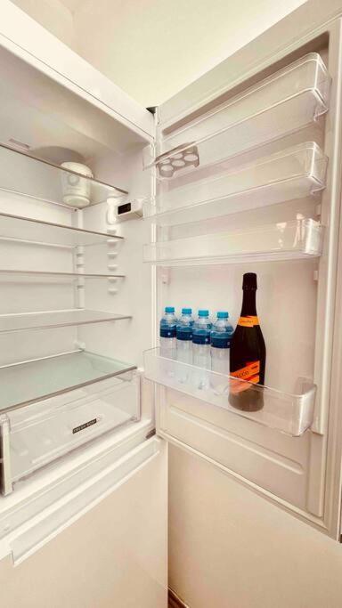 Moderny Apartman S Parkovanim Bratislava Esterno foto