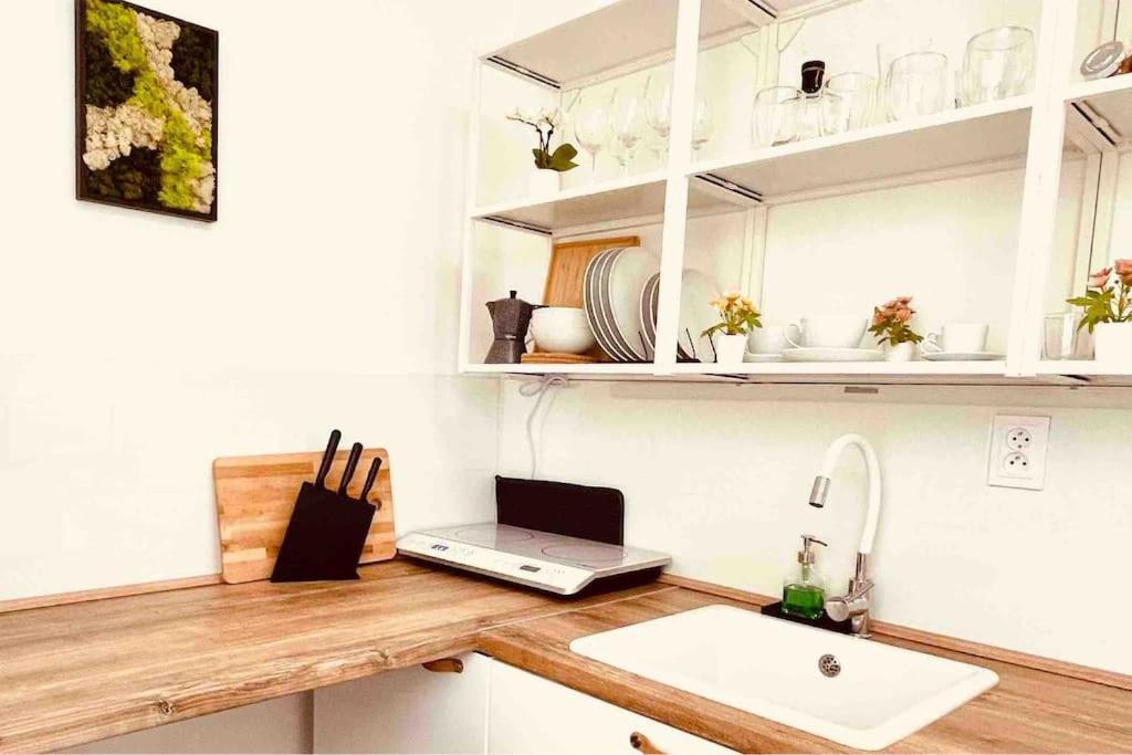 Moderny Apartman S Parkovanim Bratislava Esterno foto