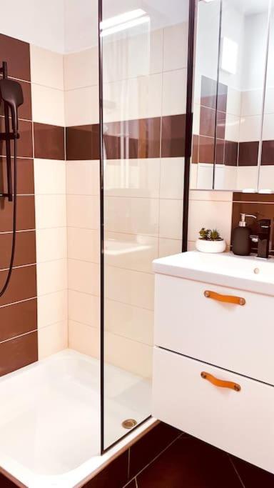 Moderny Apartman S Parkovanim Bratislava Esterno foto